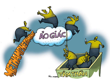 Giới chuyên môn cho biết, sau khi sử dụng ma túy đá, sự hưng phấn, sung mãn, sự tự tin của người dùng chất độc này, khiến họ làm những việc mà khi tỉnh họ không bao giờ dám làm như: nhảy từ trên cao xuống đất, quan hệ tình dục tập thể, chạy xe với tốc độ rất cao, hoặc rạch dao vào chính da thịt của mình…, nguy hiểm hơn là người dùng ma túy “đá” có thể bị điên loạn mà “dân chơi” thường gọi là “ngáo đá”.