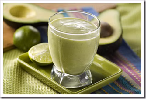 Sữa chua bơ : tiêu trừ nếp nhăn. Sữa chua, bơ hốn hợp trộn đều xong bôi lên mặt, giữ 20 phút, sau đó dùng nước sạch rửa mặt. Thời gian dài làm theo liệu pháp này có thể tiêu trừ nếp nhăn trên da mặt, làm cho da trơn mượt, thích hợp với phù nữ trung niên hoặc phụ nữ mang bầu có nhiều nếp nhăn trên mặt.