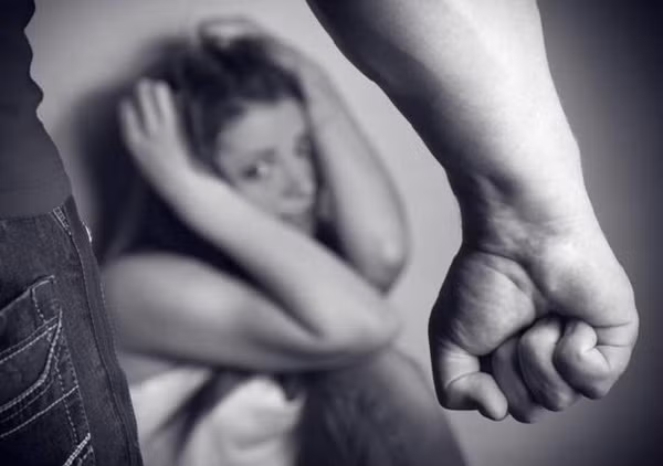 Mâu thuẫn gia đình. Một vài mâu thuẫn gia đình không được giải quyết triệt để gây ra áp lực, sự mất cân bằng sinh lý đối với phụ nữ và điều này dễ dẫn đến chứng trầm cảm sau sinh.