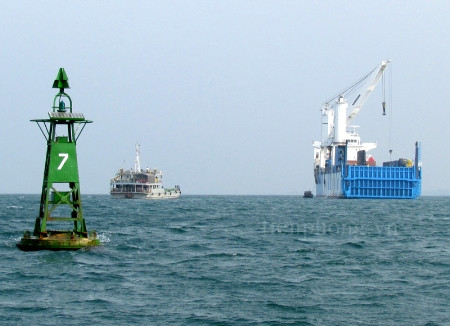 Được biết, tàu ngầm Kilo 636 mà Nga đóng cho Việt Nam là tàu ngầm thuộc thế hệ thứ 3, có lượng giãn nước 3.100 tấn, tốc độ 20 hải lý/giờ, lặn sâu đến 300 m, thủy thủ đoàn gồm 52 người.