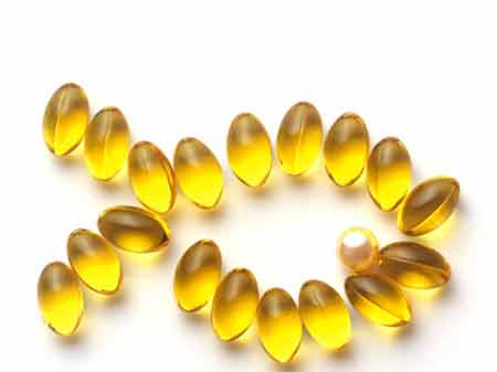 Omega-6. Omega-6 có tác dụng làm lành các tổn thương vùng thượng bì theo cơ chế giúp sản sinh các tế bào mới khi gặp các tác động xấu từ bên ngoài. Một tác dụng khác của Omega-6 là thúc đẩy nhanh quá trình liền sẹo và dứt điểm bệnh vảy nến. Omega 6 hiện diện trong các loại dầu thực vật như: dầu bắp, dầu mè, dầu đậu nành, dầu hoa hướng dương, bơ đậu phộng,…