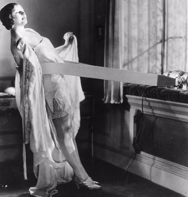 Họ vẫn có thể mặc đồ ngủ, thậm chí là đi giày cao gót khi tập luyện giảm béo với máy rung.