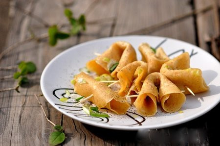 Vì vậy, hãy “bù đắp” bằng một bữa ăn sáng nhẹ giàu chất xơ và canxi để có thể nạp đủ lượng calo cho các hoạt động tiếp theo. Tuy nhiên, bạn cũng không nên ăn quá no và tập luyện ngay sau khi ăn bởi như vậy có thể khiến bạn bị viêm dạ dày.