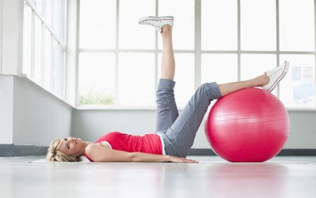 Sử dụng dụng cụ sai cách. Bạn cần phải hỏi kĩ hướng dẫn sử dụng các dụng cụ tập thể dục. Nếu bạn sử dụng chúng không đúng cách, bạn sẽ có nguy cơ làm tổn thương chính cơ thể mình và chẳng đat được lợi ích nào cả. Đồng thời, hãy chắc chắn mình đã mặc đủ những thiết bị trợ giúp như một đôi giày vừa vặn chẳng hạn.