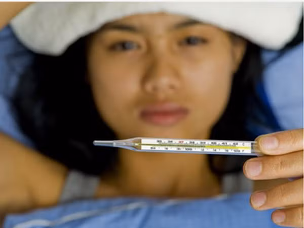 Qua nghiên cứu các bệnh nhân mắc cúm A/H7N9 ở Trung Quốc, các nhà khoa học thấy triệu chứng lâm sàng của bệnh nhân tương tự như các chủng cúm khác, bao gồm: Sốt cao 39 - 40 độ C.