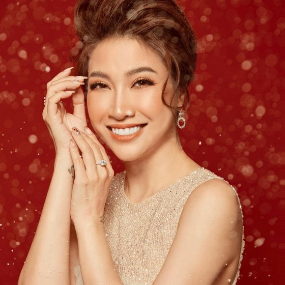 Pha Le da dap rat nhieu dien thoai khi bi quay len trong bar-Hinh-2