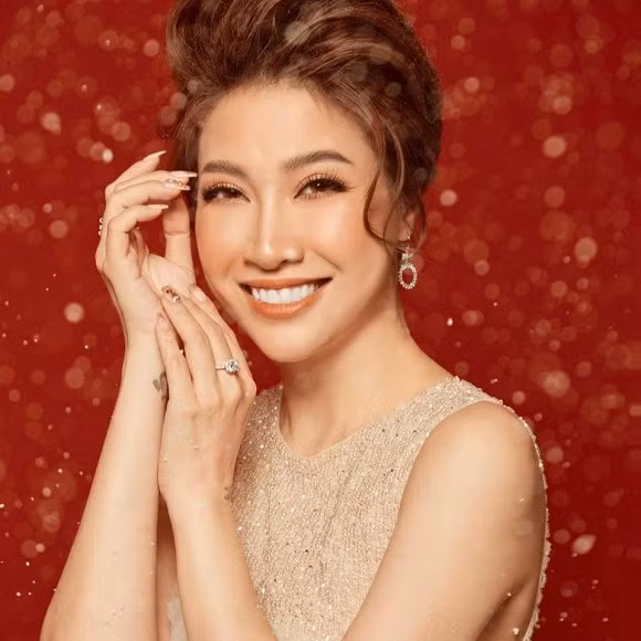 Pha Le da dap rat nhieu dien thoai khi bi quay len trong bar-Hinh-2