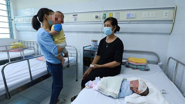 Trẻ mắc sởi điều trị tại BV Nhi TƯ