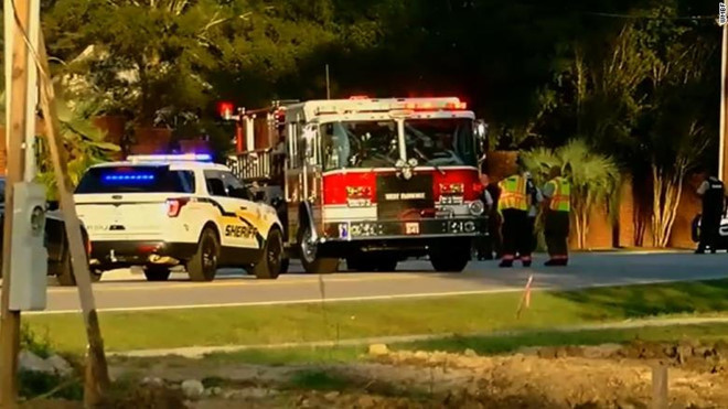 Xa sung o South Carolina, 7 canh sat bi ban