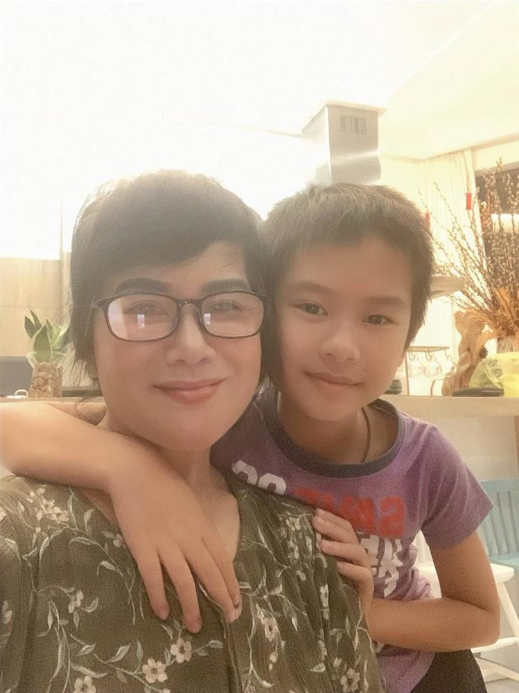 o với những người ở cùng độ tuổi, mẹ vợ Lý Hải sở hữu làn da đáng ngưỡng mộ.