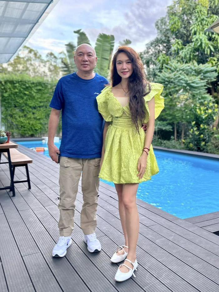 ố Minh Hà ở tuổi xế chiều vẫn rất phong độ.