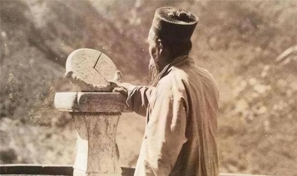 Bon thu khong dat phong khach, ngoi nha se thinh vuong