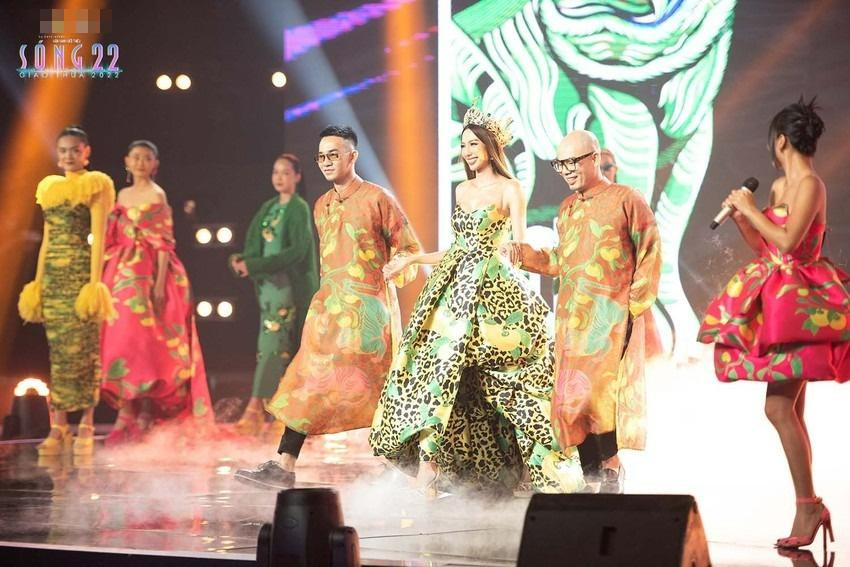 Thùy Tiên bị đào ảnh làm nền cho Lệ Hằng: Thời thế đã khác - Hình 9 Thuy Tien bi dao anh lam nen cho Le Hang: Thoi the da khac-Hinh-9