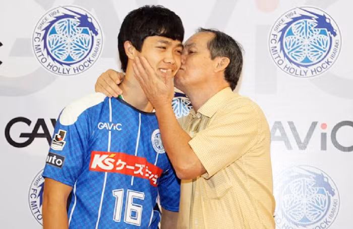 Bóng đá là cuộc đời của bầu Đức - Hình 3 Bong da la cuoc doi cua bau Duc-Hinh-3