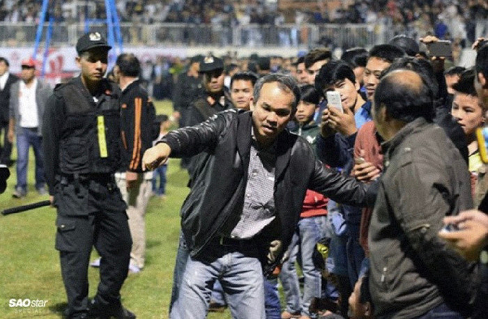 Bóng đá là cuộc đời của bầu Đức - Hình 5 Bong da la cuoc doi cua bau Duc-Hinh-5