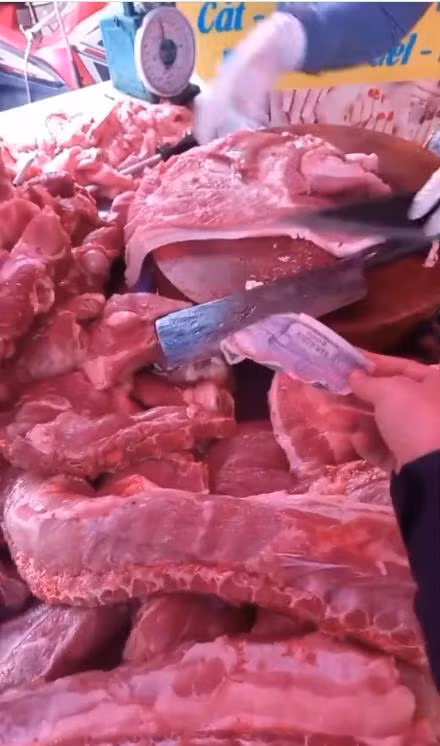 Co nang di cho mua 5k thit, nau duoc bua com 5 nguoi-Hinh-2