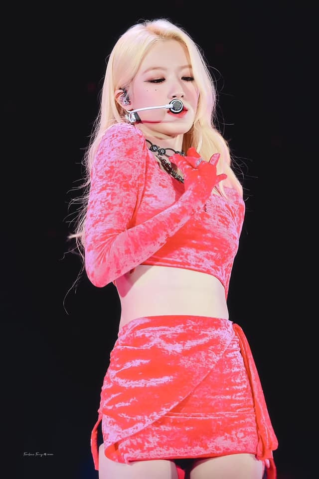 “Cô ấy có làn da trắng nên càng nổi bật khi để tóc vàng”, “Cô ấy đẹp quá”, “Trong đợt quảng bá này, Shuhua là thành viên thu hút tôi nhất”, khán giả bình luận về loạt hình mới của Shuhua. Thời gian gần đây, cô liên tục xuất hiện trên các diễn đàn Hàn Quốc và trở thành chủ đề bàn tán.