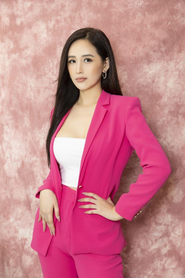 Hoa hậu Mai Phương Thúy cũng là một trong những nàng hậu từng tham gia đóng phim. Ngay từ vai diễn chạm ngõ điện ảnh, Mai Phương Thúy đã được giao cho một vai diễn nặng ký trong bộ phim "Âm tính". Cũng giống như Hà Kiều Anh, sau bộ phim "Âm tính" Mai Phương Thúy tập trung vào công việc kinh doanh mà không tham gia diễn xuất nữa.