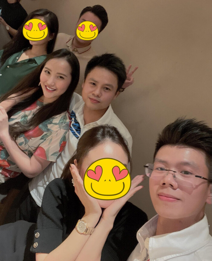 Vợ chồng Phan Thành hiếm hoi lộ diện bên mẹ vợ quyền lực - Hình 2 Vo chong Phan Thanh hiem hoi lo dien ben me vo quyen luc-Hinh-2