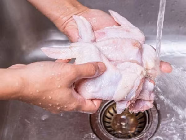 7 sai lam tai hai khi nau thit de gay ung thu