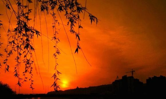 Đừng phàn nàn. Phàn nàn quá nhiều sẽ khiến cuộc sống bị “đứt đoạn”. Gặp phải chuyện không vừa ý cũng không nên than phiền quá nhiều, điều này có thể sẽ ảnh hưởng tới sức khỏe thể chất và tinh thần.