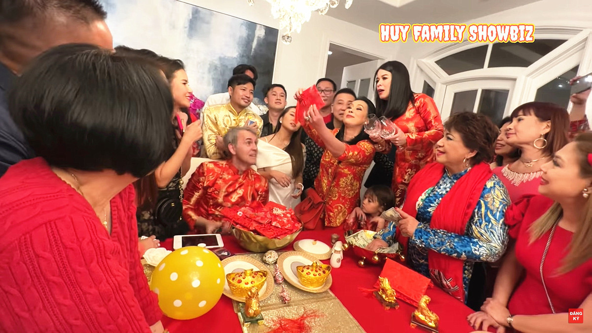 Li xi 8888 do cho Quang Le, ca si Bich Tuyen giau co nao?-Hinh-10