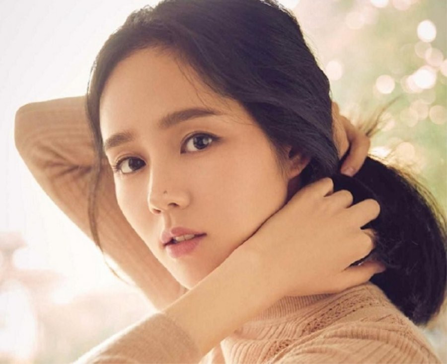 Mỹ nhân Mặt trăng ôm mặt trời 40 tuổi có làn da căng mịn My nhan Mat trang om mat troi 40 tuoi co lan da cang min