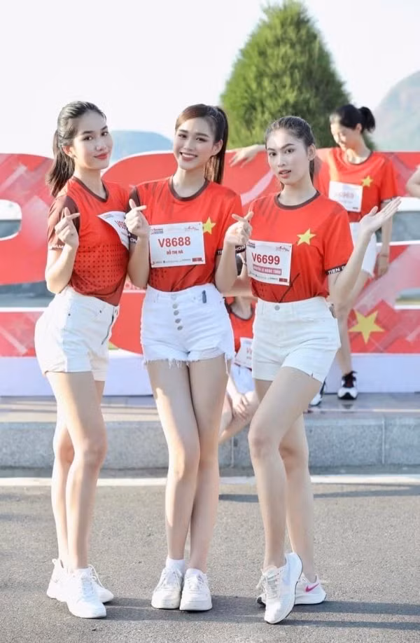 Do Thi Ha tich cuc khoe doi chan dai cuc pham khong chut khuyet diem-Hinh-7