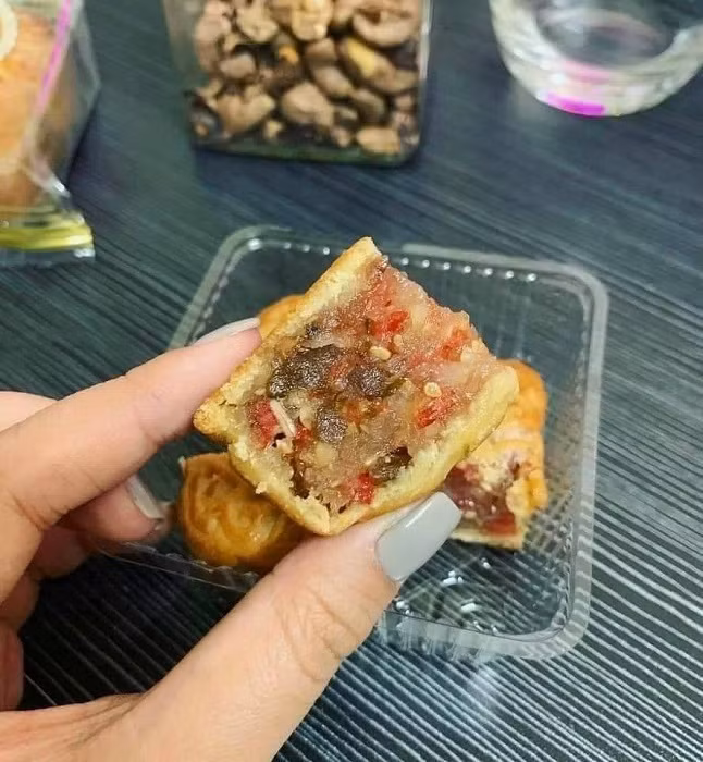 Sau Trung Thu, chợ mạng thanh lý bánh nướng bánh dẻo rẻ như cho - Hình 4 Sau Trung Thu, cho mang thanh ly banh nuong banh deo re nhu cho-Hinh-4