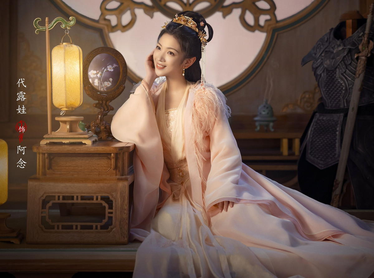 Ngoài ra, các mỹ nhân như Đại Lộ Oa vai A Niệm, Hoàng Xán Xán vai Phòng Phong Ý Ánh, Vương Chân vài Thần Nông Hinh Duyệt cũng được đánh giá cao về tạo hình.