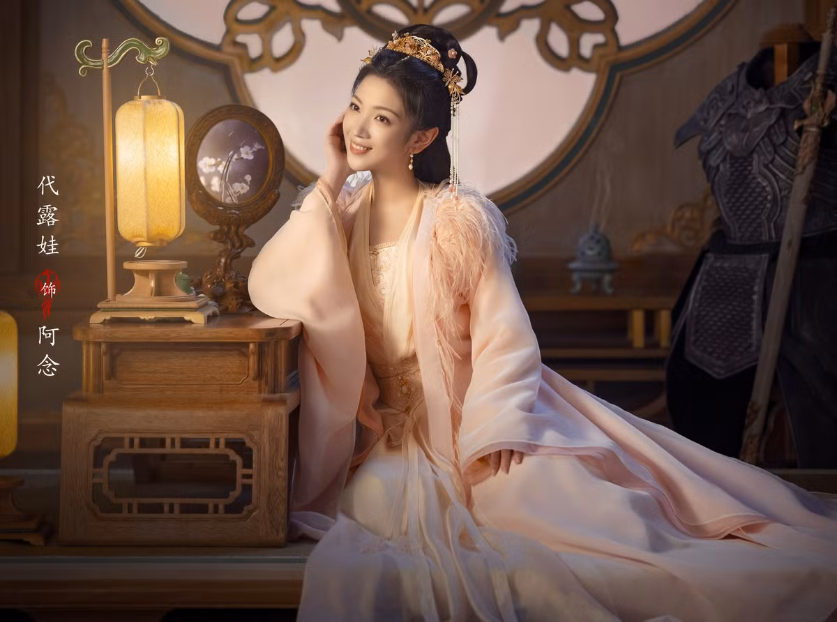 Ngoài ra, các mỹ nhân như Đại Lộ Oa vai A Niệm, Hoàng Xán Xán vai Phòng Phong Ý Ánh, Vương Chân vài Thần Nông Hinh Duyệt cũng được đánh giá cao về tạo hình.