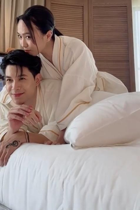 Anh Tu 'dung hinh' khi nghe tieng cuoi ba xa Dieu Nhi-Hinh-2