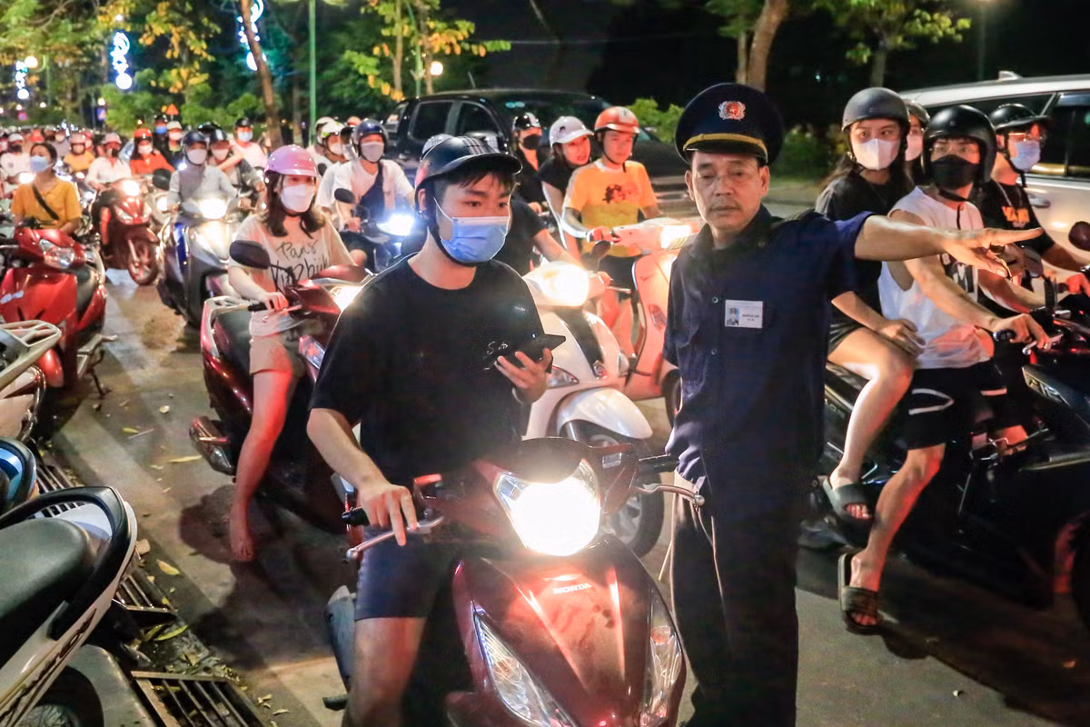 Gioi tre di an kem giai nhiet ngay he nong 38 do C-Hinh-9