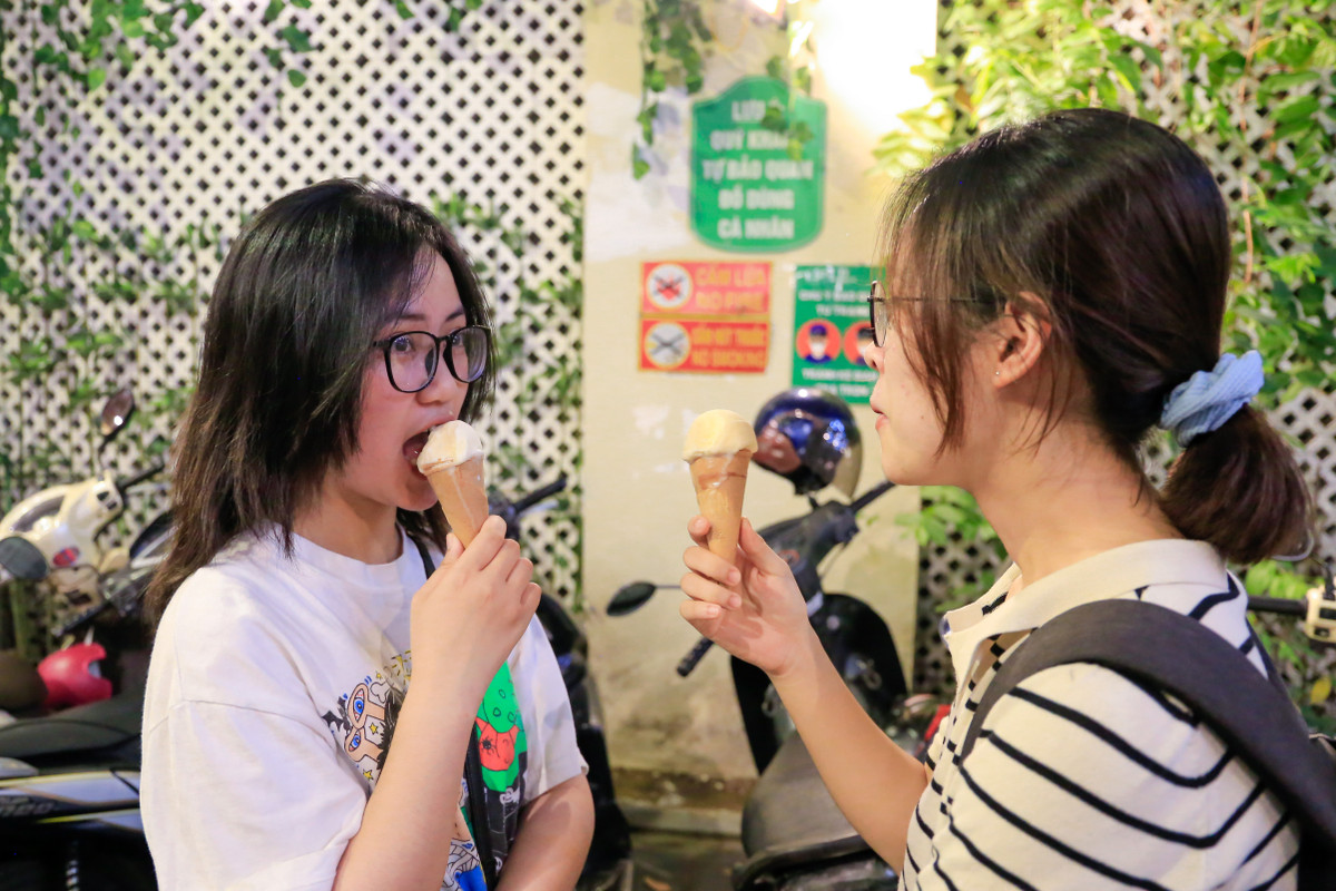 Gioi tre di an kem giai nhiet ngay he nong 38 do C-Hinh-5