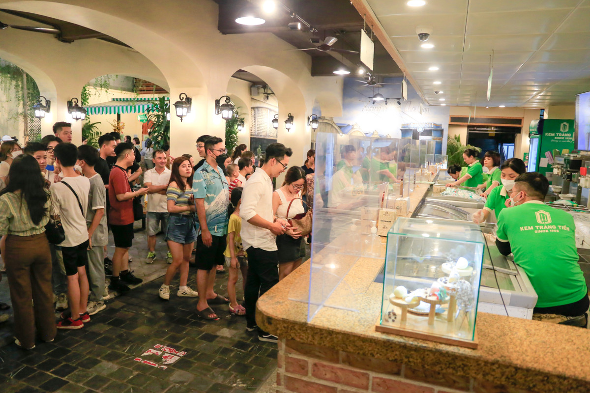 Gioi tre di an kem giai nhiet ngay he nong 38 do C-Hinh-2