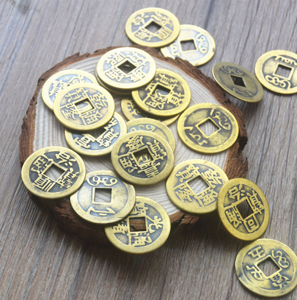 Thu hút sự giàu có. Việc đặt tiền dưới gối còn gầm thể hiện cho cái việc ''ước mơ sẽ trở thành hiện thực''. Hay hiểu cách khác, người ta cho rằng việc nằm mơ thấy tiền tài đến khi thức giấc có tiền dưới gối là biến ước mơ thành thực tế.