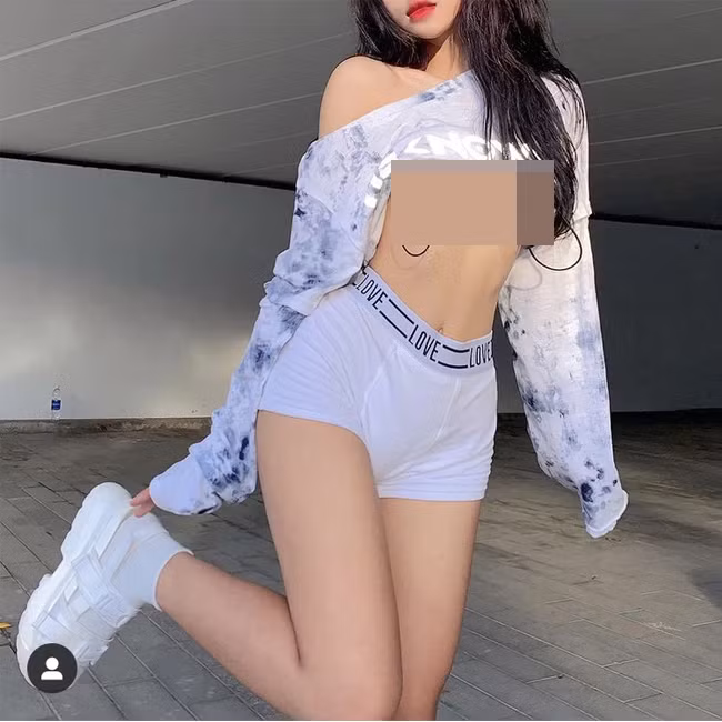Nguoi dep MXH gay tranh cai vi trang phuc khi di tu thien-Hinh-7