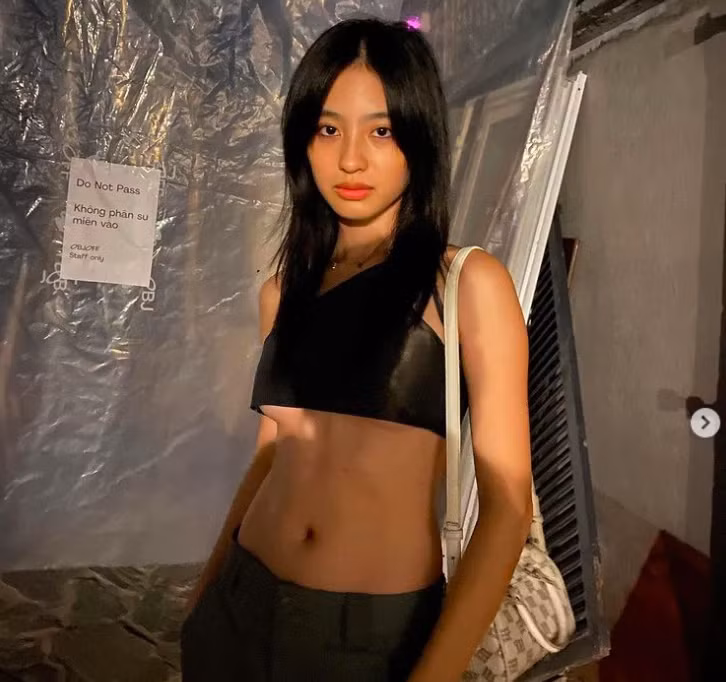 Nguoi dep MXH gay tranh cai vi trang phuc khi di tu thien-Hinh-6