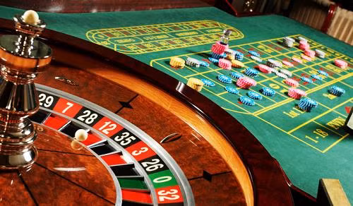 Người dẫu có nhiều tiền đến đâu, vẫn có thể trắng tay vì bài bạc chỉ trong một đêm. Từ xưa tới nay, cảnh tượng vì đánh bạc mà gia đình đổ vỡ, vợ con ly tán nhiều vô kể.