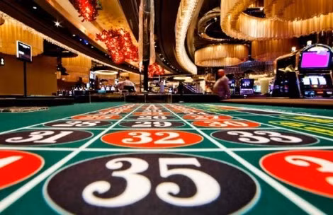 Cho nên lời khuyên đầu tiên cho những người giàu có là chớ lui tới sòng bạc. Bởi nếu chỉ mãi "ăn không ngồi rồi" hay "ngồi mát ăn bát vàng" thì đến cuối cùng không hủy hoại gia đình thì cũng tự hủy hoại chính bản thân mình. 