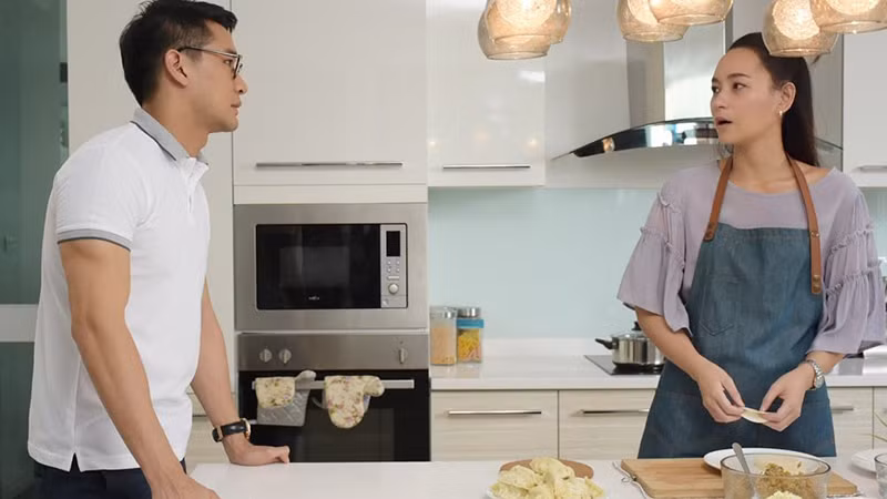 Chuan bi ly hon nhung coc nuoc gung cua vo khien toi xe la don