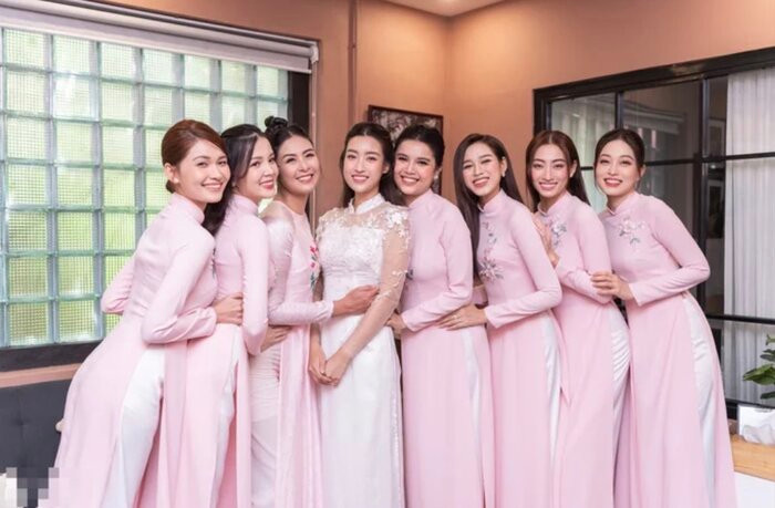 Ý nghĩa thiệp cưới của Đỗ Mỹ Linh và con trai bầu Hiển - Hình 11 Y nghia thiep cuoi cua Do My Linh va con trai bau Hien-Hinh-11