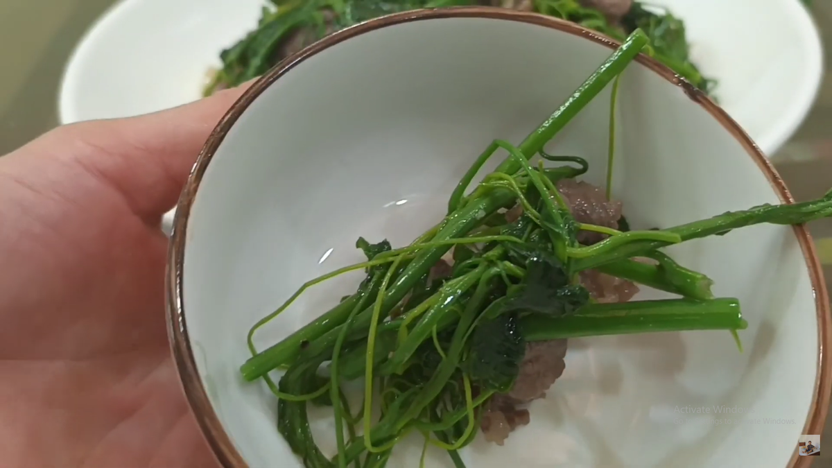 Thứ rau dại có mùi khai nồng, nay thành món đặc sản - Hình 9 Thu rau dai co mui khai nong, nay thanh mon dac san-Hinh-9