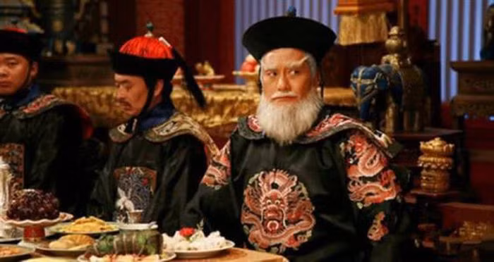 Mat thu khien vua Khang Hi chi bat giam bo tu Ngao Bai