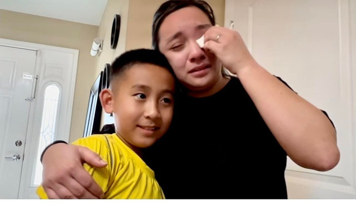 Wendy Phạm khóc nức nở trong đêm nhạc gây quỹ mang tên Phi Nhung - Hình 5 Wendy Pham khoc nuc no trong dem nhac gay quy mang ten Phi Nhung-Hinh-5