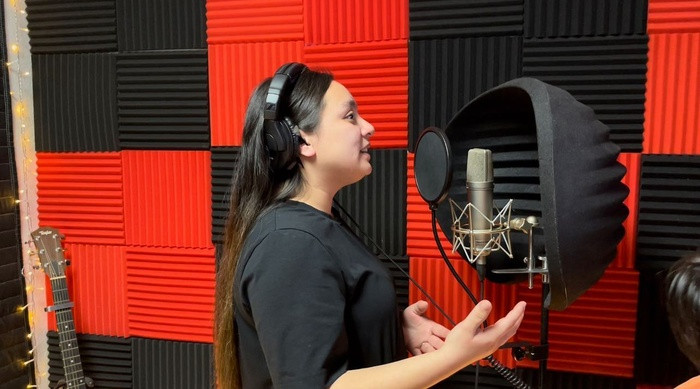 Wendy Phạm khóc nức nở trong đêm nhạc gây quỹ mang tên Phi Nhung - Hình 6 Wendy Pham khoc nuc no trong dem nhac gay quy mang ten Phi Nhung-Hinh-6