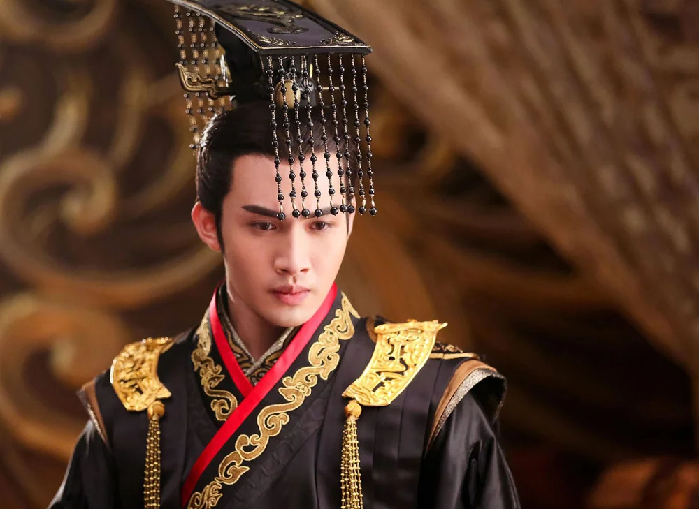 5 Hoang de Trung Quoc ham choi, me du lich: Can Long so 1?