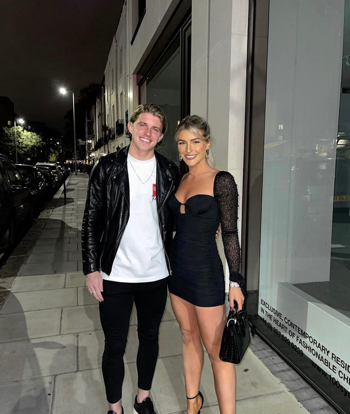 Aine luôn xuất hiện trong các trận đấu quan trọng để cổ vũ cho ngôi sao Chelsea. Mới đây, khi Gallagher ghi bàn ấn định chiến thắng cho "The Blues" trước Crystal Palace, nàng mẫu nóng bỏng cũng vui mừng đăng tải những dòng chúc mừng và tự hào về bạn trai.