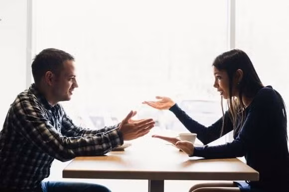 Ly do dan ong khong noi xin loi sau khi cai nhau-Hinh-3