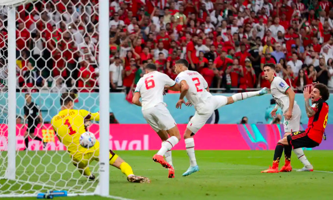 Bi 0-2 Morocco: Hang cong im tieng, 